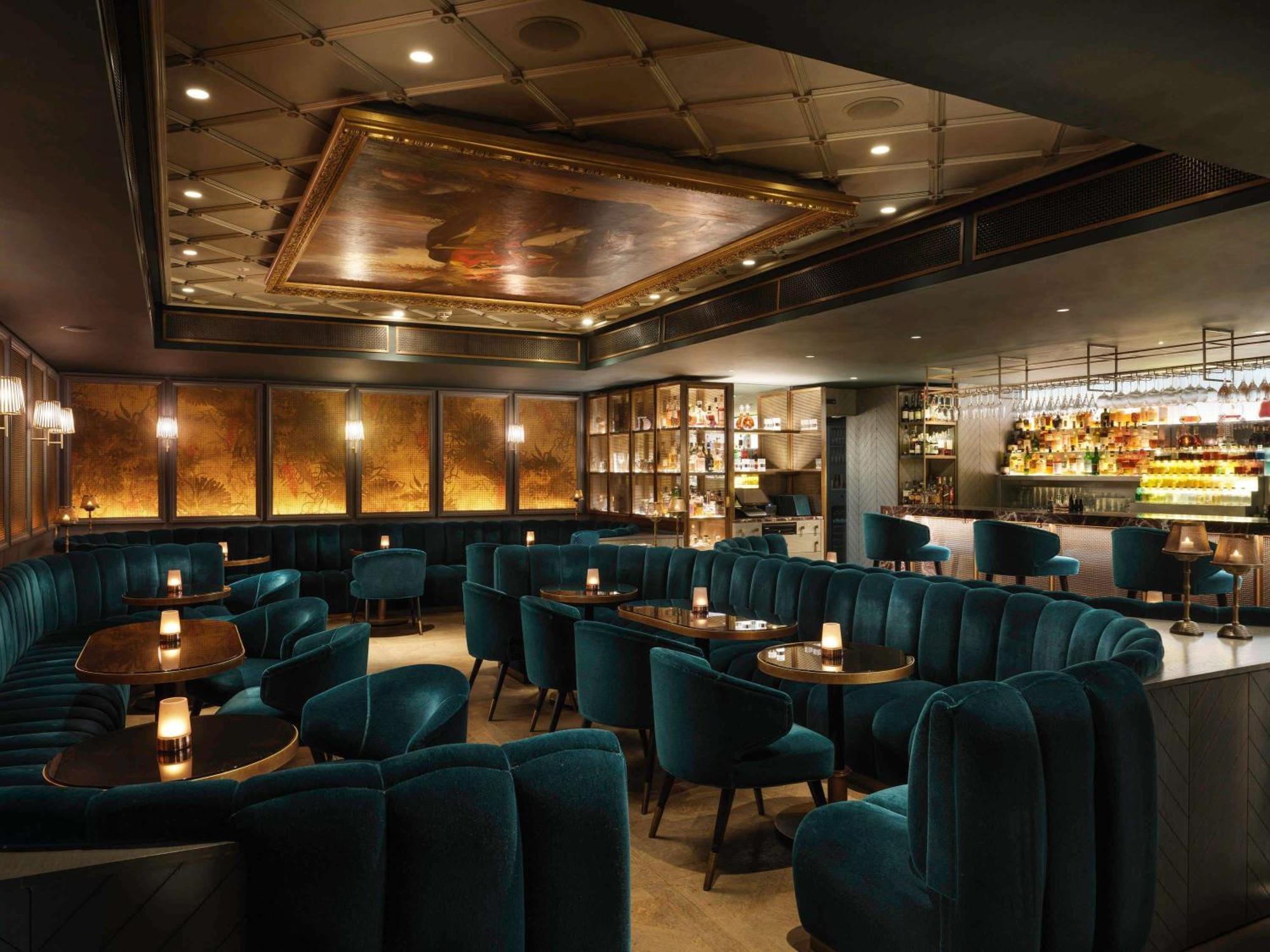 Sofitel London St James Luaran gambar The interior of the bar