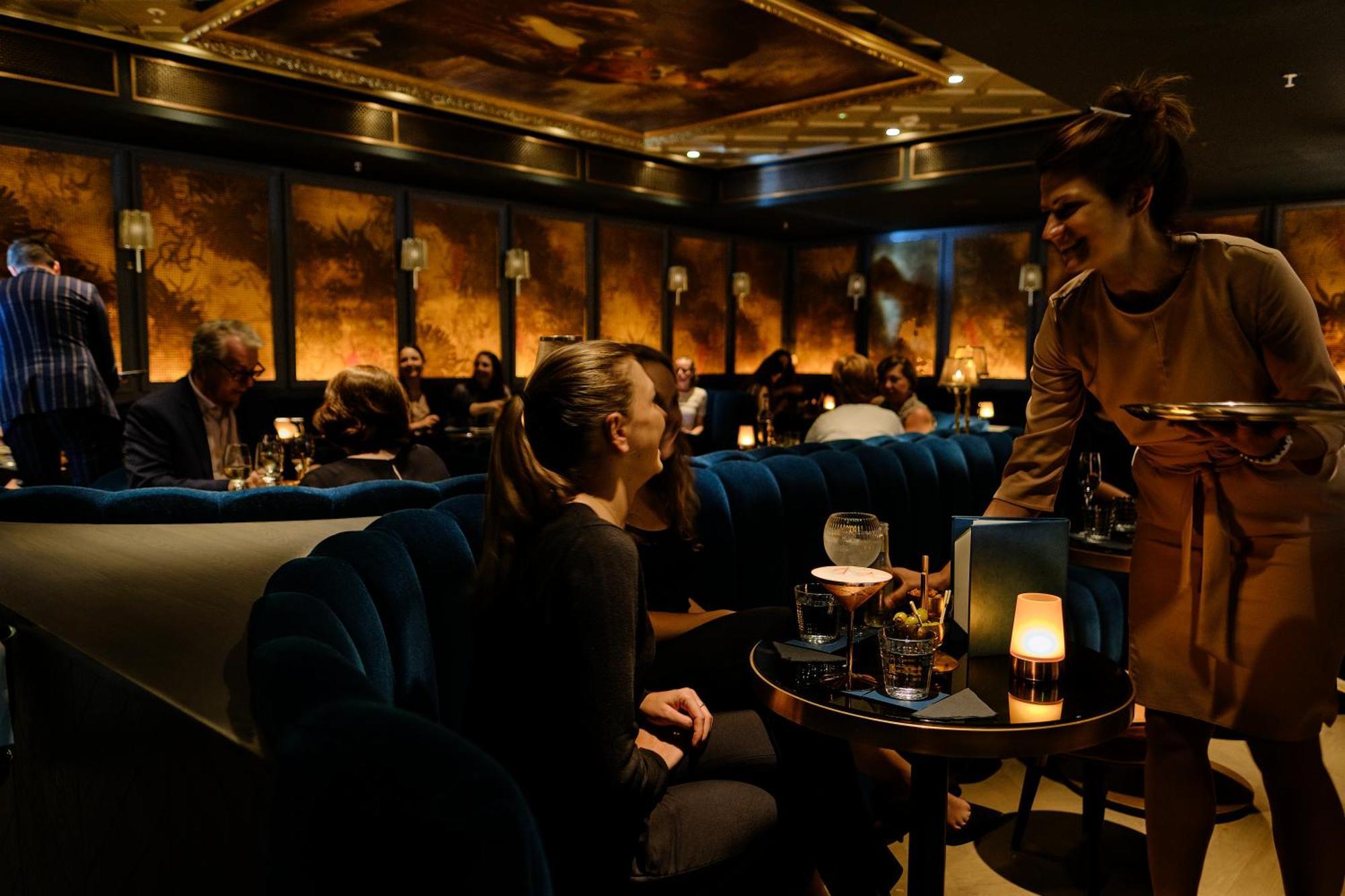 Sofitel London St James Luaran gambar Interior of the bar
