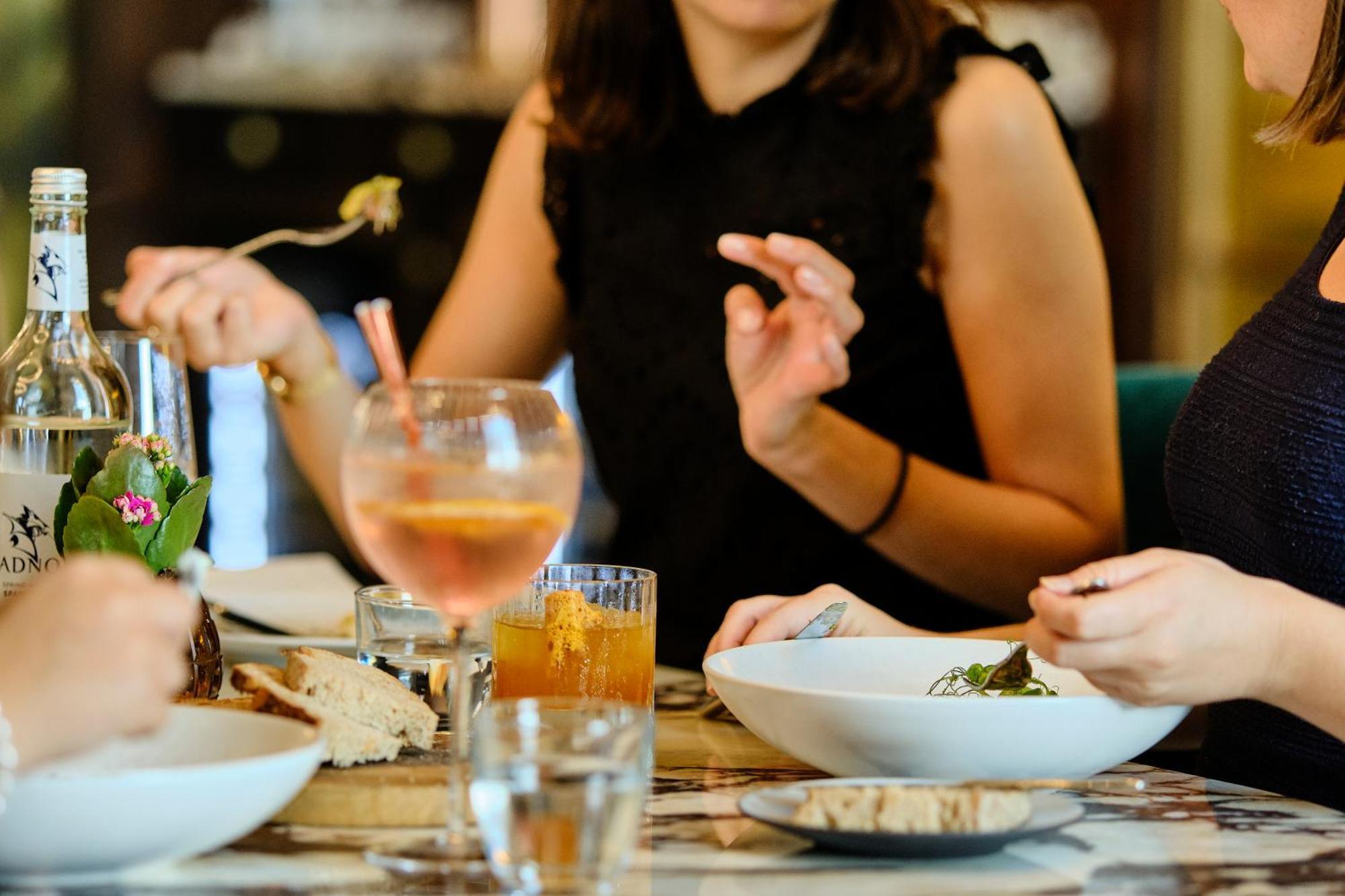 Sofitel London St James Luaran gambar A woman eating with a knife and fork