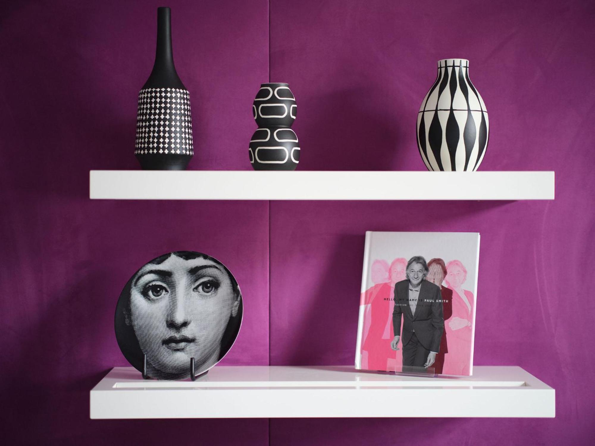 Sofitel London St James Bilik gambar Fornasetti's vases